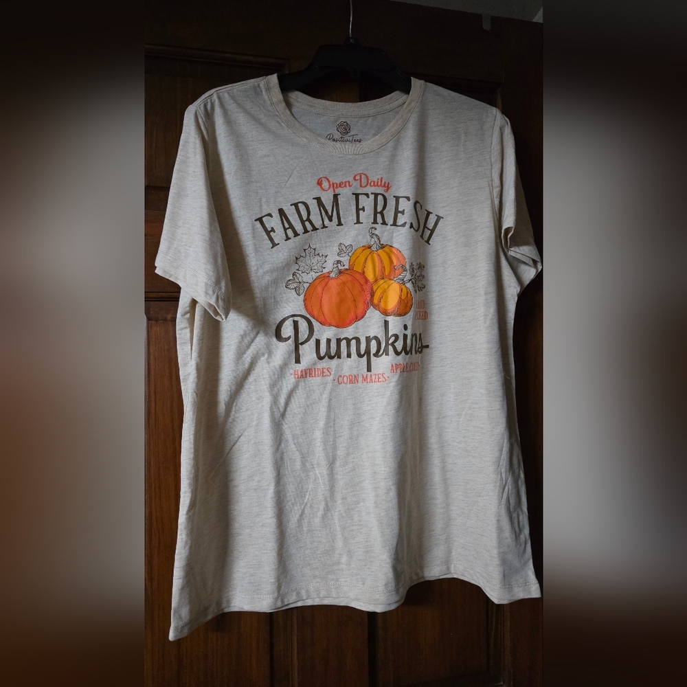 Womams Farm Fresh Pumpkins Graphic Tee 16-18